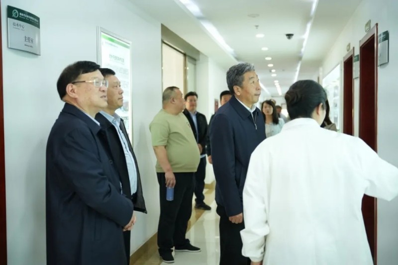 山西省供銷(xiāo)合作社聯(lián)合社黨組書(shū)記、理事會(huì)主任高建軍一行蒞臨公司調(diào)研指導(dǎo)