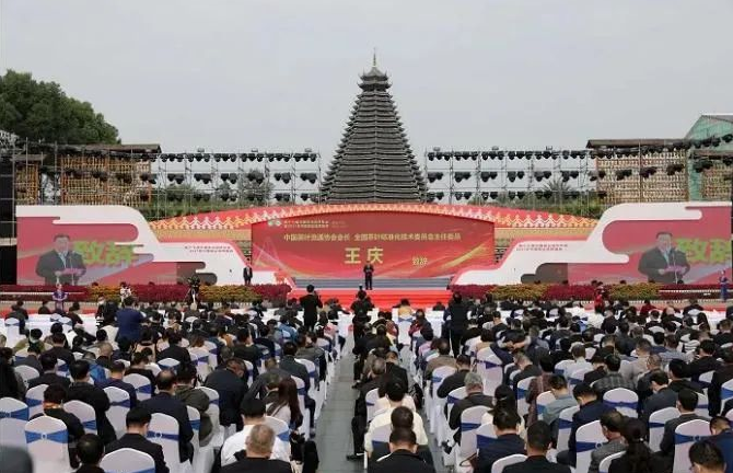 第十七屆中國(guó)茶業(yè)經(jīng)濟(jì)年會(huì)召開，集團(tuán)公司繼續(xù)排名中國(guó)茶企百?gòu)?qiáng)前列，白沙溪茶廠、益陽(yáng)茶廠榮獲多項(xiàng)榮譽(yù)